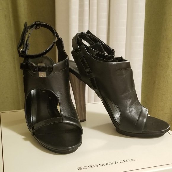 BCBGMaxAzria Runway MaMichaela Black Sandal - Picture 3 of 5